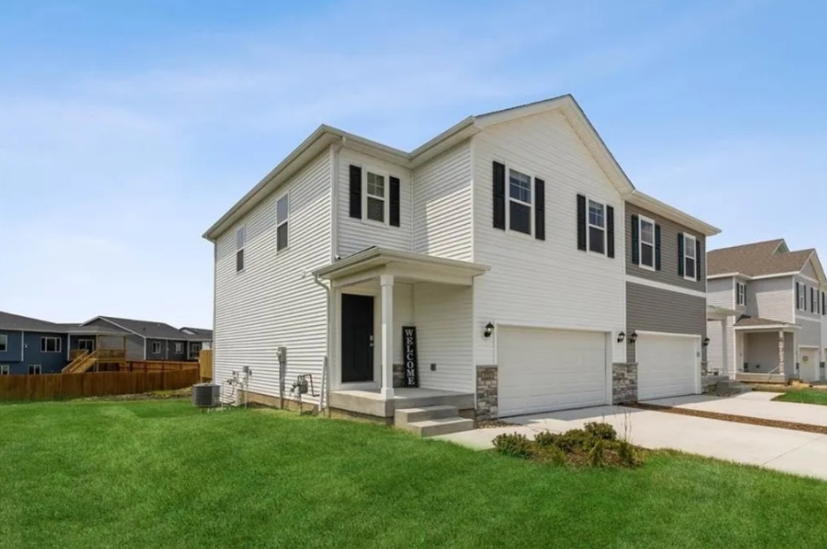 223 NW Charlestown ln